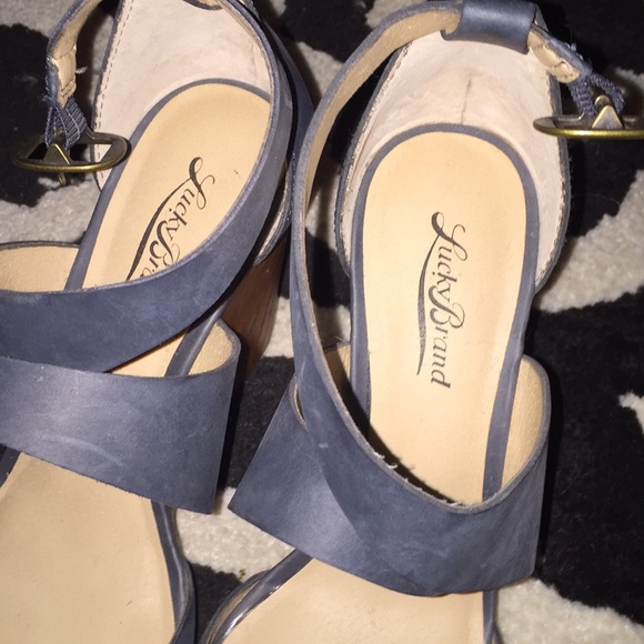 Lucky Brand Wedges woman’s size 8.5 Blue and brown - Picture 2 of 3